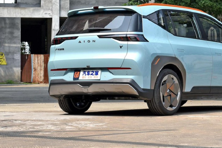 GAC Aion đã tiến hành các thử nghiệm đâm thủng trên pin lithium bậc ba của Magazine Battery, và hiệu suất tổng thể về khả năng chịu nhiệt độ cao và chống cháy nổ là rất tốt.