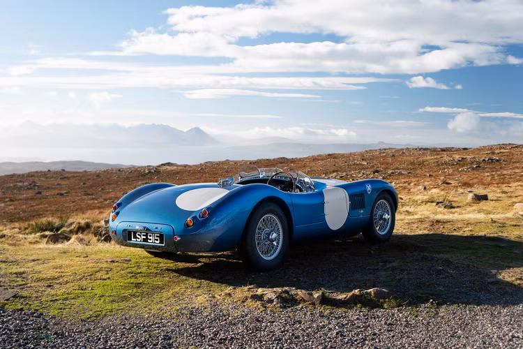 Ở thời điểm bấy giờ, Ian Stewart và đội đua Ecurie Ecosse đã từng sử dụng 7 chiếc xe đua Jaguar C-Type và giờ đây, công ty mới của đội đua cũng mang tên Ecurie Ecosse sẽ đảm nhận nhiệm vụ “xuất xưởng” 7 chiếc xe tương tự những chiếc xe trong quá khứ. Công việc gia công kim loại cho 7 chiếc xe này sẽ được thực hiện tại Coventry, trong cùng một tòa nhà từng là nơi đặt các xưởng sản xuất xe hơi của Jaguar trong quá khứ.