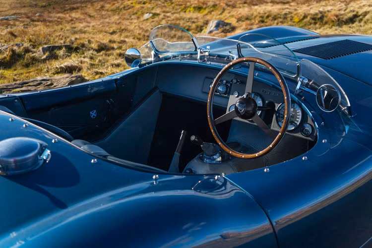 Có thể nói, đây sẽ là một sự lựa chọn thú vị cho những nhà sưu tập xe bởi lẽ, 7 chiếc xe nguyên gốc từ Ecurie Ecosse vẫn luôn được săn đón và khó để có thể sở hữu, thậm chí đã có chiếc được bán với giá lên tới 13 triệu Đô. 7 chiếc xe đầu tiên này hơn nữa sẽ mang trên mình dáng vẻ nguyên bản của những chiếc xe đã từng giành những chiến thắng vang dội ở hơn 60 về trước. Ecurie Ecosse đã hoàn thành nguyên mẫu đầu tiên.