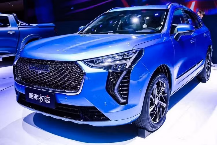 Khi mua mẫu xe SUV Haval Jolion 2022, khách hàng Thái Lan có thể chọn các màu sơn ngoại thất như xanh dương, đen, xám, trắng và đỏ. Hiện chưa rõ sau Thái Lan, mẫu SUV cỡ B này có được bán ở những thị trường Đông Nam Á khác không. Chỉ biết rằng, hãng mẹ Great Wall của thương hiệu Haval đã lên kế hoạch biến Thái Lan thành trung tâm sản xuất xe ở khu vực Đông Nam Á. 