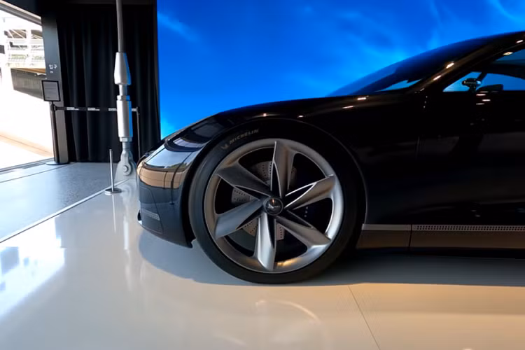 Kết hợp cùng tính năng sạc nhanh đạt 80% trong 18 phút và không gian nội thất rộng rãi, tất cả sẽ biến Ioniq 6 trở thành một trong những mẫu sedan điện đáng lưu ý nhất trong thời gian tới.