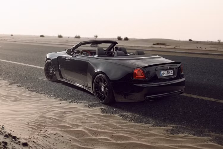 Nằm dưới nắp capo là động cơ tăng áp kép V12 6.6L đã được nâng cấp với mô-đun N-Tronic bổ sung, sản sinh công suất tối đa 677 mã lực và momen xoắn cực đại 980 Nm, tăng 138 mã lực và 140 Nm so với nguyên bản.