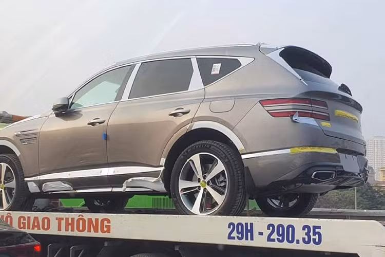 Hiện tại vẫn chưa rõ những chiếc Genesis GV80 thế hệ mới về sẽ được sử dụng làm mục đích gì tại Việt Nam hoặc cũng có thể do một đơn vị tư nhân đưa về phục vụ nhu cầu của khách hàng, đặc biệt là các doanh nghiệp Hàn Quốc đang có trụ sở tại Việt Nam. Tuy nhiên với việc che kĩ logo trên xe, nhiều khả năng xe sắp được phân phối chính hãng tại Việt Nam. 