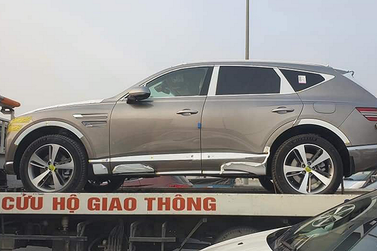 Chính thức lộ diện vào tháng 1 năm ngoái, Genesis GV80 2021 mới được mở bán ở khá nhiều thị trường khác nhau tuy nhiên chưa có mặt tại Việt Nam. Một số mẫu xe của Genesis từng được đưa về Việt Nam và phân phối thông qua TC Motor nhưng không thực sự thành công. Ngoài ra, một số dòng xe của Genesis cũng thường được Đại sứ quán Hàn Quốc tại Việt Nam tin dùng và đưa về với số lượng nhỏ lẻ.
