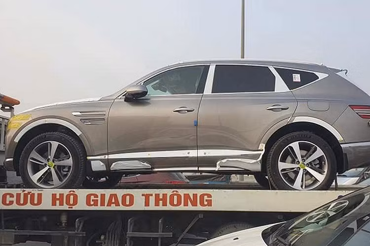 Chính thức lộ diện vào tháng 1 năm ngoái, Genesis GV80 2021 mới được mở bán ở khá nhiều thị trường khác nhau tuy nhiên chưa có mặt tại Việt Nam. Một số mẫu xe của Genesis từng được đưa về Việt Nam và phân phối thông qua TC Motor nhưng không thực sự thành công. Ngoài ra, một số dòng xe của Genesis cũng thường được Đại sứ quán Hàn Quốc tại Việt Nam tin dùng và đưa về với số lượng nhỏ lẻ.