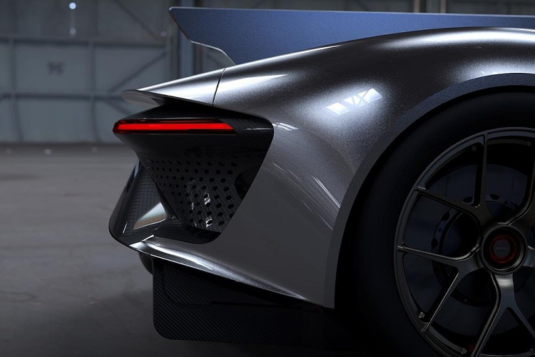 Một trong những đặc điểm thiết kế nổi bật nhất của mẫu siêu xe mới này là chiếc vây cá mập trải dài trên nóc xe. Phần đầu xe gợi nhớ một cách mơ hồ đến xe của McLaren, trong khi phần bên sườn có vẻ như được lấy cảm hứng từ Porsche 918 Spyder.