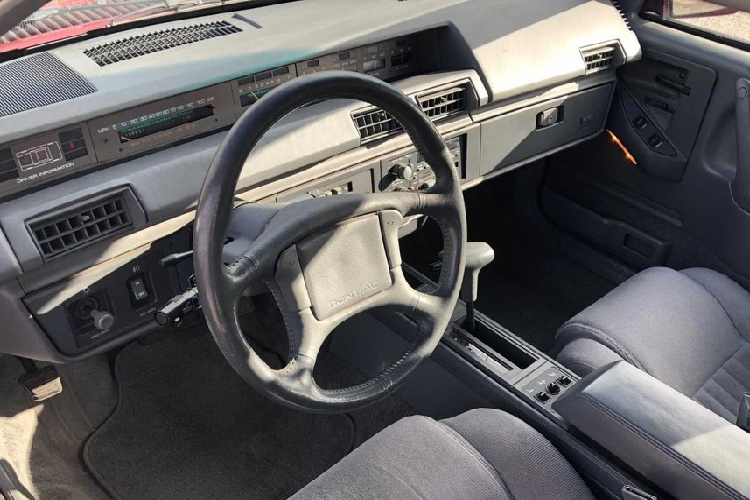 Thời gian trôi nhanh, bẵng đi 14 năm, anh Simons mới nhận được tin nhắn về chiếc Pontiac 6000 SE AWD này. Hóa ra, ông Dean Ross Sr. - chủ nhân của chiếc Pontiac 6000 SE AWD - đã rất trân trọng mẩu giấy mà anh Simons để lại trên xe. Ông Ross Sr. đã giữ lại mẩu giấy này cho đến khi qua đời vào hồi tháng 3/2021, hưởng thọ 97 tuổi.