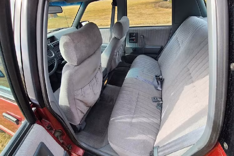 Được biết, ông Ross sinh ra và sống cả đời ở thành phố Ellensburg. Con trai và cháu trai của ông đã tìm thấy tờ giấy rồi liên lạc với anh Simons. Cuối cùng, sau 14 năm, anh Simons đã có thể mua chiếc Pontiac 6000 SE AWD trong mơ của mình.