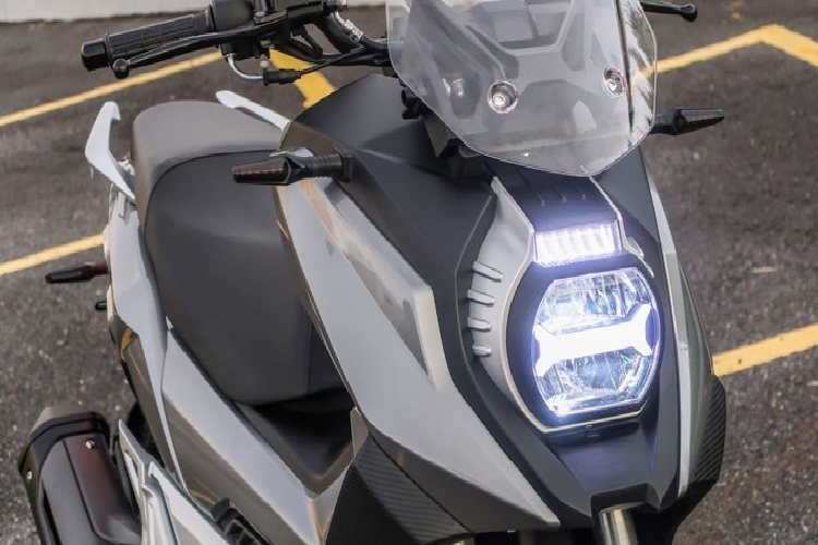 Khối động cơ này có phun xăng điện tử EFI và hệ thống Idling hiện đại cho ra sức mạnh 12.3 mã lực tại 8.000 vòng tua/phút và mô-men xoắn cực đại đạt 6.000 vòng tua/phút.