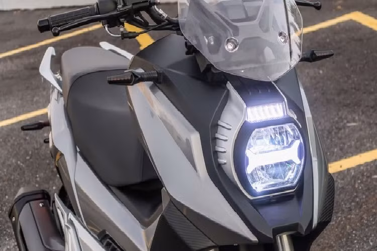 Khối động cơ này có phun xăng điện tử EFI và hệ thống Idling hiện đại cho ra sức mạnh 12.3 mã lực tại 8.000 vòng tua/phút và mô-men xoắn cực đại đạt 6.000 vòng tua/phút.