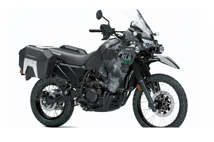 Trước kia, KLR 650 đã bị "khai tử" vào năm 2018 tuy nhiên, trở lại này Kawasaki đã nâng cấp một số chi tiết ở ngoại hình cho phù hợp nhu cầu "phượt" trên KLR 650. Xe có ba phiên bản: 650 ABS, 650 Traveller và 650 Adventure. Tuỳ vào từng mục đích sử dụng mà chiếc xe trang bị các phụ kiện khác nhau nhưng Kawasaki KLR 650 2021 mới vẫn có những nét quen thuộc ở bản 2018.