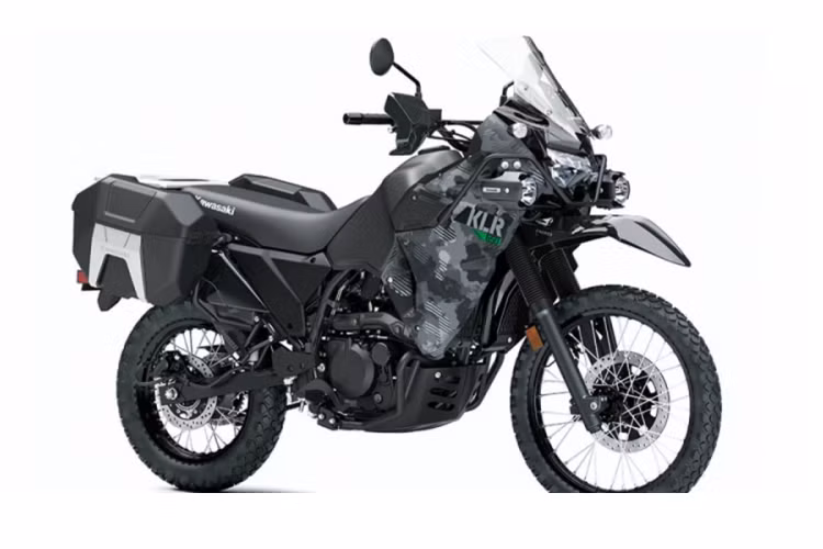 Trước kia, KLR 650 đã bị "khai tử" vào năm 2018 tuy nhiên, trở lại này Kawasaki đã nâng cấp một số chi tiết ở ngoại hình cho phù hợp nhu cầu "phượt" trên KLR 650. Xe có ba phiên bản: 650 ABS, 650 Traveller và 650 Adventure. Tuỳ vào từng mục đích sử dụng mà chiếc xe trang bị các phụ kiện khác nhau nhưng Kawasaki KLR 650 2021 mới vẫn có những nét quen thuộc ở bản 2018.
