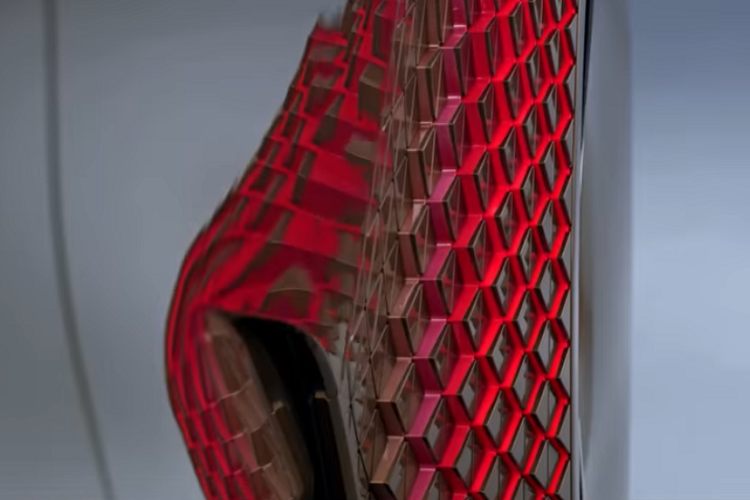 Trong khi đó, phía đầu mẫu xe điện mới có mang một lưới tản nhiệt khép kín khổng lồ, ấn tượng từ mọi góc độ nhưng đây có thể là một yếu tố làm mất lòng một số người.