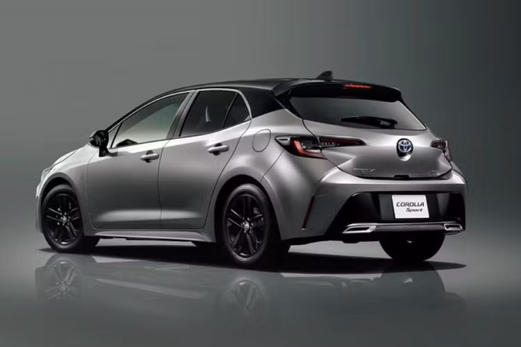 Hiện tại, Toyota Corolla 50 Million Edition chỉ được bán tại thị trường Nhật Bản với giá dao động từ 2,83 triệu Yên đến 2,88 triệu Yên (khoảng 564 - 576 triệu đồng).