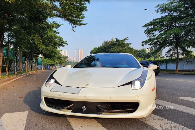 Chiếm ưu thế trong đoàn xe lần này là thương hiệu Ferrari khi có tới 6 "ngựa chồm", gồm 488 độ Novitec Rosso, 488 GTB biển ngũ quý 5, 458 Spider, 458 Speciale, California T và SF90 Stradale.