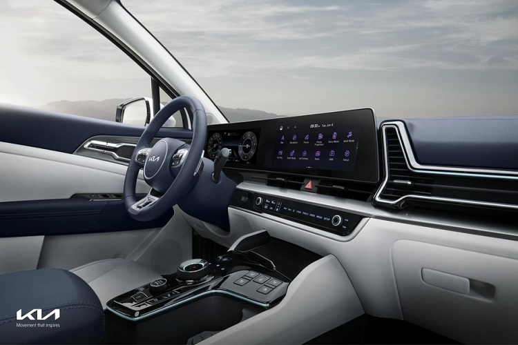 Dự kiến, phiên bản trục cơ sở dài của Kia Sportage mới sẽ được bán ở Hàn Quốc và nhiều thị trường khác trên thế giới, động cơ của Kia Sportage 2022 cũng khá đa dạng và thay đổi tùy theo thị trường phân phối. Đầu tiên là động cơ xăng TGDI 4 xi-lanh, dung tích 1.6L với công suất tối đa 177 mã lực và mô-men xoắn cực đại 264 Nm. Động cơ này kết hợp cùng hộp số tự động ly hợp kép 7 cấp hoặc hộp số sàn 6 cấp.