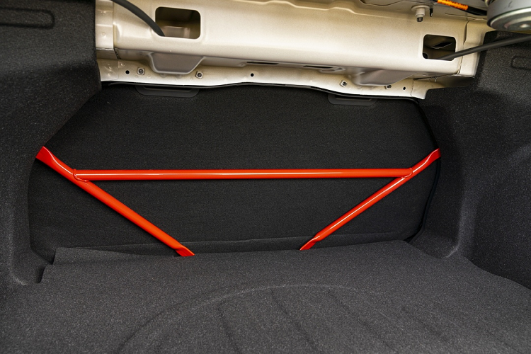 Một điểm thú vị là N Sound Equalizer trên Elantra N có thể “khuếch đại âm thanh lái xe động” qua loa, giúp người lái phấn khích hơn. Hệ thống này có thể được cho là có âm thanh giống như một chiếc xe hiệu suất cao. Tuy nhiên, không phải tất cả âm thanh đều là nhân tạo. 