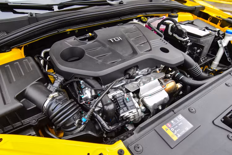 Khác với phiên bản bán ra tại thị trường Trung Quốc, MG5 2021 tại Thái Lan chỉ bán ra phiên bản lắp động cơ 4cyl dung tích 1.5L hút khí tự nhiên, công suất tối đa 118 mã lực tại 6.000 vòng/phút và mô-men xoắn cực đại 150Nm tại 4.500 vòng/phút, sử dụng kết hợp với hộp số tự động biến thiên vô cấp (CVT) và hệ dẫn động cầu trước (FWD).