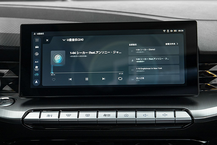 Trong khi cụm đèn hậu phía sau mang thiết kế tương đồng với đèn hậu của mẫu sedan Peugeot 508. MG5 thế hệ mới sở hữu kích thước (DxRxC) lần lượt: 4.675 x 1.842 x 1.480 mm, đi cùng với chiều dài cơ sở đạt 2.680 mm, tương đương với chiều dài cơ sở của Honda Civic (2.700mm).