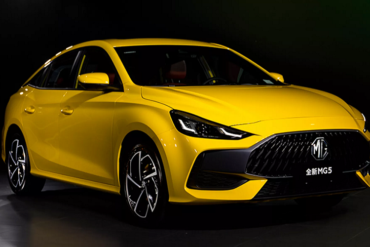 Theo thông tin từ trang Headlightmag (Thái Lan), MG Thái Lan đã chốt lịch ra mắt mẫu sedan MG5 2021 hoàn toàn mới vào ngày 20/7 tới đây. Mức giá khởi điểm dự kiến cho mẫu xe này là 600.000 Bath (tương đương 433 triệu đồng). Được định vị ở phân khúc sedan hạng C phổ thông, MG5 2021 sẽ cạnh tranh trực tiếp với các mẫu xe như Honda Civic hay Toyota Corolla tại Thái Lan sau khi được ra mắt.