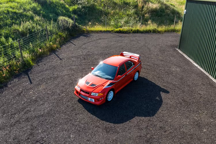 Tại buổi đấu giá của Silverstone Auctions, chiếc xe đã tìm được chủ nhân mới với giá 202.899 USD (khoảng hơn 4,5 tỷ đồng). Như vậy, giá trị chiếc Evolution VI Tommi Makinen Edition đã tăng gấp 3 lần sau 21 năm.