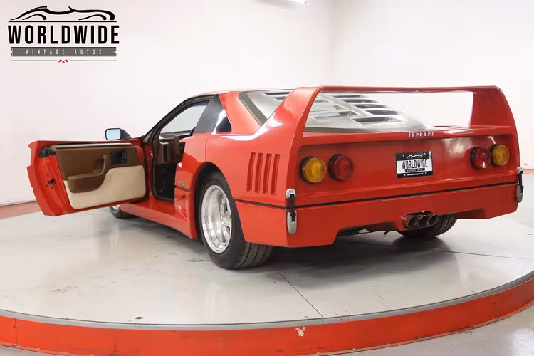 Một chiếc Ferrari F40 đời cũ sẽ có giá vài trăm tới cả triệu USD, nhưng thực tế thì vẫn có những lựa chọn thay thế. Nếu bạn muốn “lừa” mọi người nghĩ rằng mình trúng xổ số và mua một chiếc F40, các công ty hậu mãi có thể vui lòng chế tạo giúp bạn một bản sao ví như chiếc F40 ở đây.