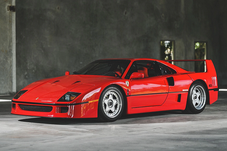 Với dưới 1.000 km trên đồng hồ công tơ mét, chiếc Ferrari F40 giả mạo này được rao bán giá 24.900 USD (tương đương 573 triệu đồng), một cái giá phù hợp với công sức biến hoa một chiếc Fierrro thành F40. Nó có thể không phải là hàng thật và tỉ lệ kích thước cũng không giống F40, nhưng trong thế giới siêu xe giả, nó không phải là dạng tệ.