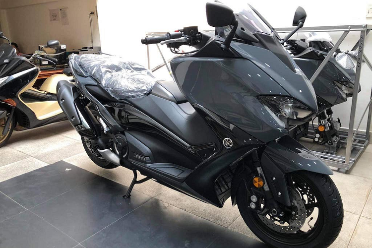 Yamaha TMax 2021 hon 300 trieu tai Viet Nam, 