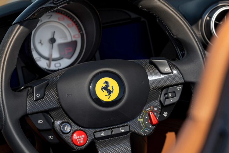 Siêu xe mui trần Ferrari Portofino M có giá bán tại Thái Lan từ 5,3 tỷ đồng, mức giá này chưa bao gồm các tuỳ chọn cũng như thuế.