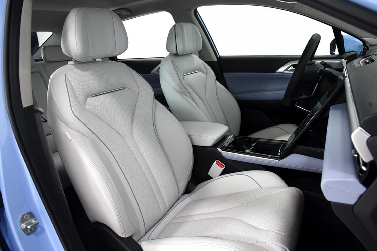 Giá xe Xpeng P5 2021 từ 160.000 – 230.000 nhân dân tệ (tương đương 569 – 818 triệu đồng), Xpeng P5 nằm trong một phân khúc cạnh tranh vô cùng sôi động ở thị trường Trung Quốc tại thời điểm hiện tại.