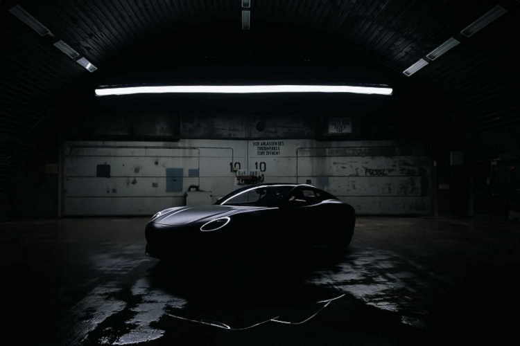 Piech GT có kích thước dài 4.432 mm, rộng 1.991 mét mét, và có tỷ lệ phân bổ trọng lượng thiên về phía sau là 40/60. Bộ la-zăng phía trước của nó có kích thước 20 inch, trong khi la-zăng sau lớn hơn 1 inch. Bộ pin của xe được đặt ở vị trí trung tâm – trục sau thay vì dưới sàn để giúp phân bổ trọng lượng tốt hơn và cho phép một vị trí ngồi lái thấp.