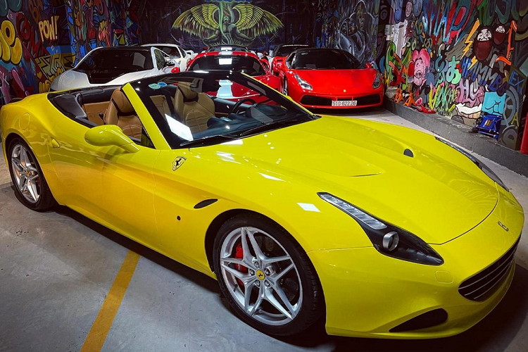 Ferrari California T sở hữu sức mạnh lên đến 552 mã lực, tăng 99 mã lực so với bản cũ tại vòng tua máy 7.500 vòng/phút và mô-men xoắn cực đại 755 Nm tăng 270 Nm. "Trái tim" trên Ferrari California T sẽ kết hợp cùng hộp số ly hợp kép 7 tốc độ tương tự xe đua F1, nhờ đó, siêu xe mui trần này chỉ mất thời gian 3,6 giây để tăng tốc lên 100 km/h từ vị trí xuất phát trước khi đạt vận tốc tối đa 315 km/h.