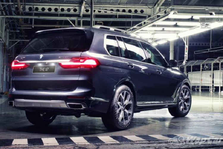 Gói xOffroad cũng được giới thiệu có sẵn trên X7, cung cấp các chế độ lái off-road chuyên dụng như xSand, xGravel, xRocks và xSnow. Với mỗi thiết lập chế độ lái khác nhau, khoảng sáng gầm xe và khả năng phục hồi của hệ thống treo sẽ đồng thời được điều chỉnh sao cho phù hợp nhất.