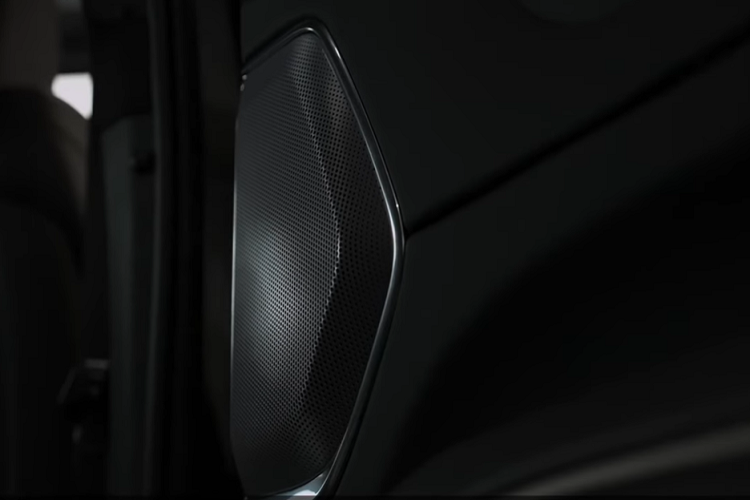 Ngoài lớp giáp bảo vệ, Inkas còn cung cấp còi báo động, hệ thống loa phát thanh ngoài, đèn chớp LED, hệ thống dập lửa, cửa hỗ trợ, và hơn thế nữa.