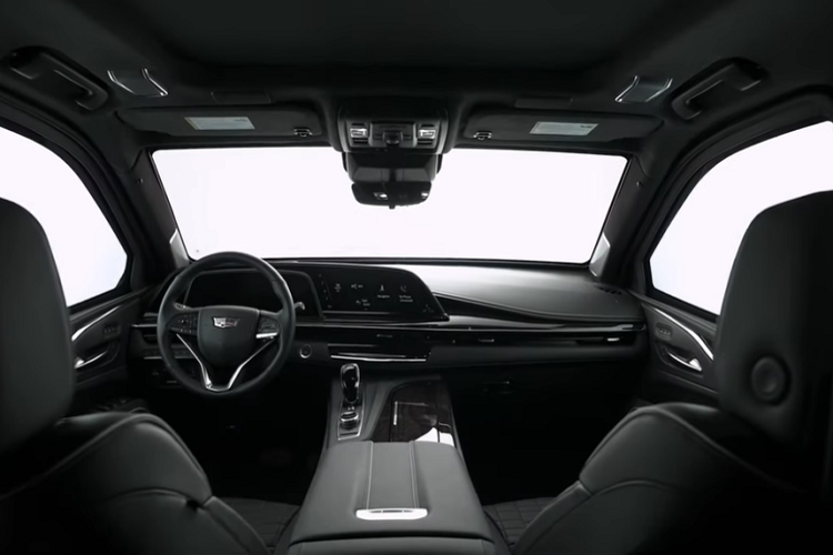 Cho dù động cơ I6 có thể giúp chủ xe tiết kiệm chút chi phí, họ thực sự nên chọn động cơ V8 để đủ công suất kéo cả trọng lượng bổ sung.