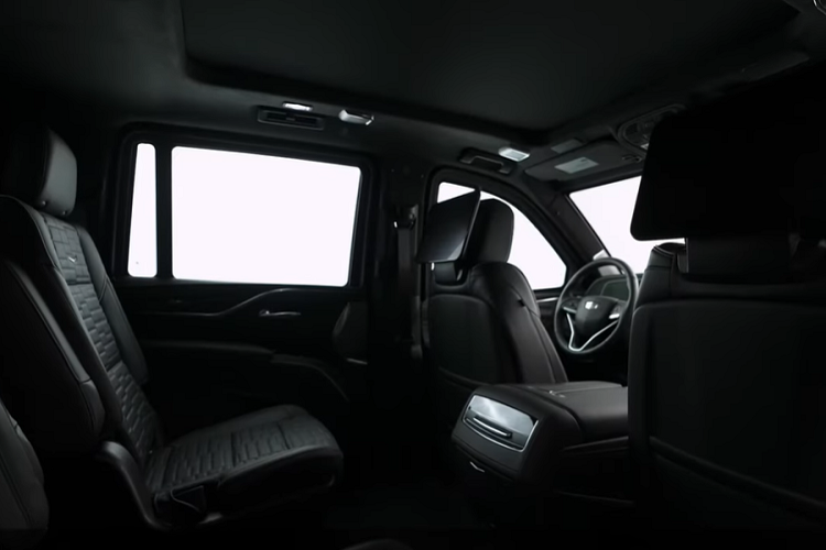 Cadillac Escalade 2021 bọc giáp của Inkas sử dụng giáp chống đạn trọng lượng nhẹ, bao bọc toàn bộ thân vỏ xe. Lớp giáp này mang lại cấp độ bảo vệ BR6 với một hệ thống chồng lấp độc quyền trên các đệm làm kín cửa để bảo vệ người ngồi khỏi đạn bắn.