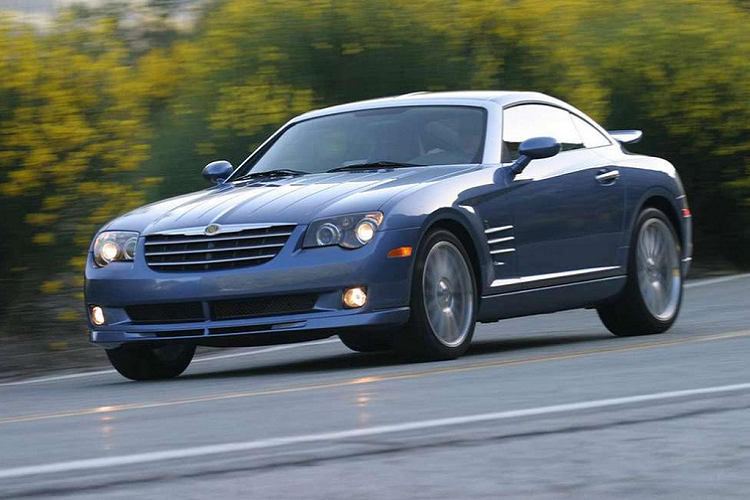 Chrysler: Từ năm 1998 đến 2007, 2 tập đoàn ôtô Daimler và Chrysler quyết định kết hợp với nhau với tên gọi DaimlerChrysler. Ra đời trong thời gian trên, mẫu xe Chrysler Crossfire SRT-6 đời 2005 cũng chia sẻ nhiều công nghệ với mẫu xe đồng cấp SLK-Class đến từ Đức.