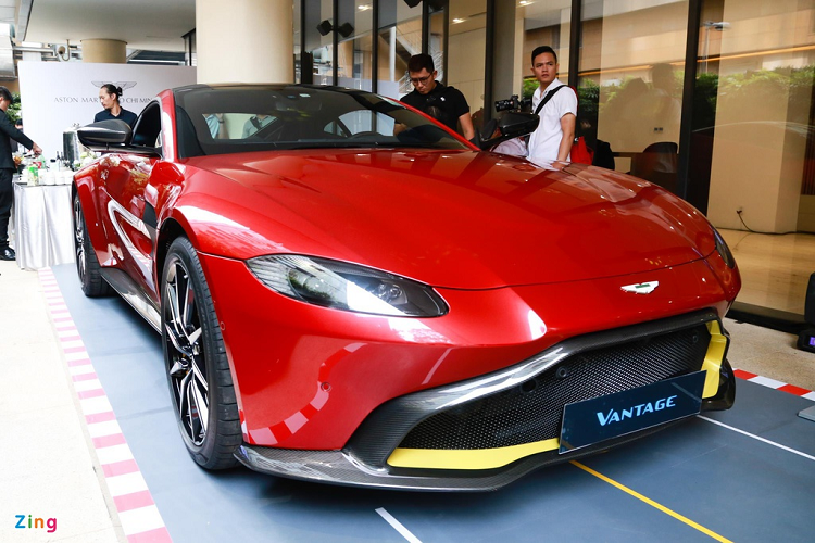 Các biến thể của Aston Martin DB11 hay Vantage đều có công suất tối đa 510 mã lực và đây cũng là các mẫu xe hiếm hoi có sự kết hợp giữa khối động cơ đến từ AMG và hộp số sàn theo tùy chọn của khách hàng. Phiên bản dành cho trường đua Aston Matin Vantage GTE đạt chuẩn FIA cũng sử dụng khối động cơ V8 M177 này.
