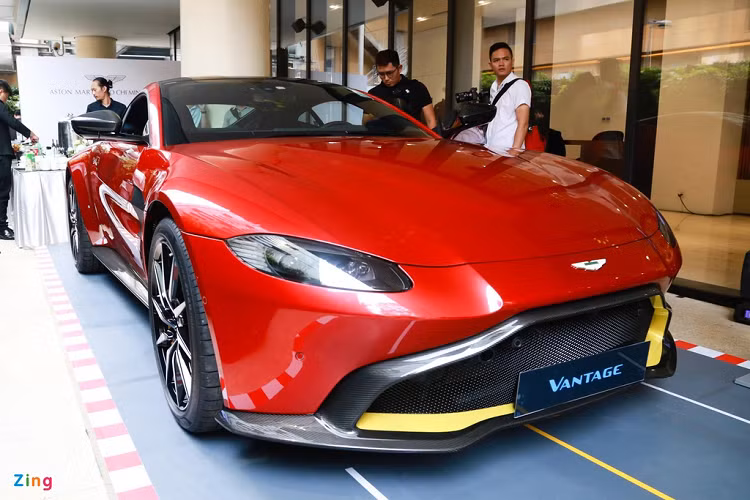 Các biến thể của Aston Martin DB11 hay Vantage đều có công suất tối đa 510 mã lực và đây cũng là các mẫu xe hiếm hoi có sự kết hợp giữa khối động cơ đến từ AMG và hộp số sàn theo tùy chọn của khách hàng. Phiên bản dành cho trường đua Aston Matin Vantage GTE đạt chuẩn FIA cũng sử dụng khối động cơ V8 M177 này.