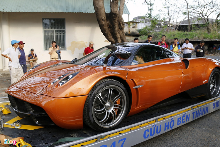 Mercedes-AMG tiếp tục hợp tác cùng Pagani để sản xuất động cơ cho dòng xe Huayra kể từ năm 2012. Đa số các mẫu Huayra đều được trang bị động cơ V12 twin-turbo lắp ráp thủ công với mã nội bộ M158. Khối động cơ V12 này có cách bố trí 2 dãy xy-lanh theo một góc 60 độ và sử dụng kết cấu cacte khô. Đồng thời M158 cũng sử dụng cơ cấu tăng áp với kích thước nhỏ hơn, giúp tăng độ phản hồi chân ga cũng như giảm hiện tượng trễ turbo.