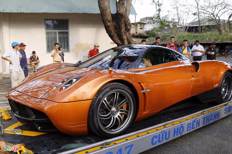 Mercedes-AMG tiếp tục hợp tác cùng Pagani để sản xuất động cơ cho dòng xe Huayra kể từ năm 2012. Đa số các mẫu Huayra đều được trang bị động cơ V12 twin-turbo lắp ráp thủ công với mã nội bộ M158. Khối động cơ V12 này có cách bố trí 2 dãy xy-lanh theo một góc 60 độ và sử dụng kết cấu cacte khô. Đồng thời M158 cũng sử dụng cơ cấu tăng áp với kích thước nhỏ hơn, giúp tăng độ phản hồi chân ga cũng như giảm hiện tượng trễ turbo.