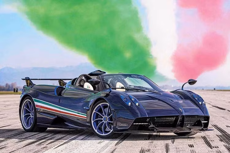 Trong khi đó, biến thể dành cho trường đua Huayra BC có công suất tối đa 755 mã lực, và BC Roadster có công suất lên đến 800 mã lực. Một số phiên bản đặc biệt như Huayra Imola hay Huayra Tricolore có công suất lên đến 840 mã lực và mô-men xoắn cực đại 1.100 Nm.