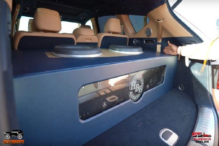  Genesis GV80 2022 mới có 2 cấu hình chỗ ngồi là 7 và 6 chỗ. Phiên bản 6 chỗ ngồi sẽ có cấu hình ghế theo dạng 2-2-2.