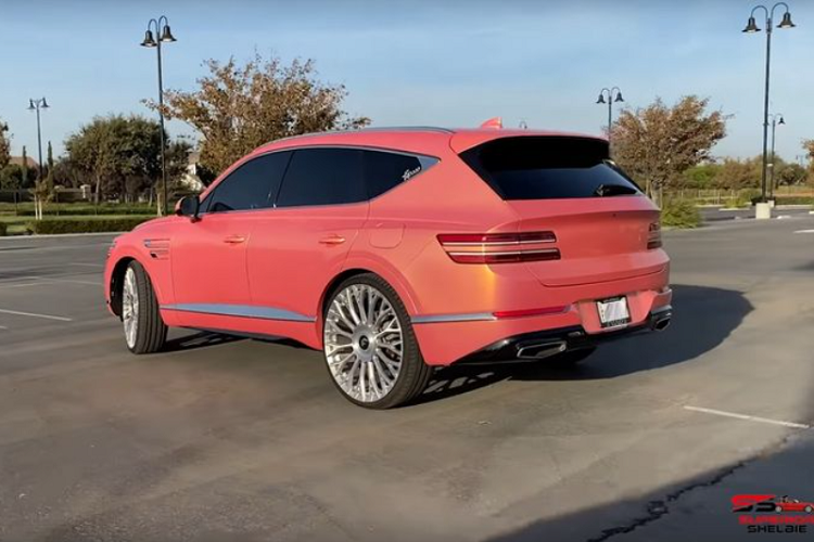 Về truyền động, Genesis GV80 2022 bản 6 chỗ ngồi được bán ra với 3 tuỳ chọn động cơ, bao gồm 2 loại máy xăng SmartStream G2.5 T-GDI I4 2.5L tăng áp và SmartStream G3.5 T-GDI 6 xy-lanh 3.5L tăng áp, sản sinh công suất lần lượt là 304 mã lực/442 Nm và 380 mã lực/530 Nm; tiếp theo là loại máy dầu SmartStream D3.0, sản sinh công suất 278 mã lực và 589 Nm mô-men xoắn.