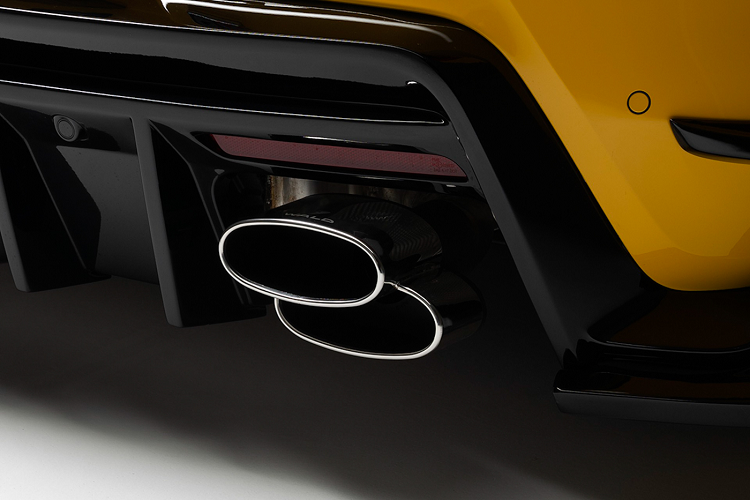 Phần ốc tâm của mâm xe được thiết kế mạ chrome gợi nhắc đến các chi tiết mâm xe độ cổ điển. Bộ mâm độc đáo này ăn nhập với diện mạo của chiếc xe thể thao Nhật khi đem lại nét cổ điển ấn tượng cho chiếc GR Supra.