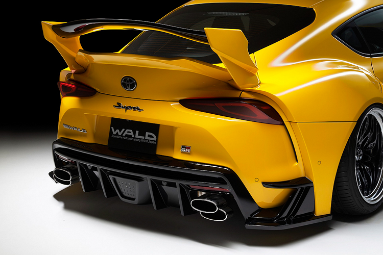 Cản sau của xe được sửa đổi với bộ khuếch tán mới cực lớn cùng đèn nháy cảnh báo giống với những chiếc xe đua F1. Hệ thống xả kép của xe được thiết kế xếp theo tầng ở hai bên cản. Xe được lắp đặt tới hai cánh gió bao gồm một cánh gió gắn liền lên viền cốp sau và một cánh gió cỡ lớn giúp hoàn thiện diện mạo ấn tượng của bản độ.