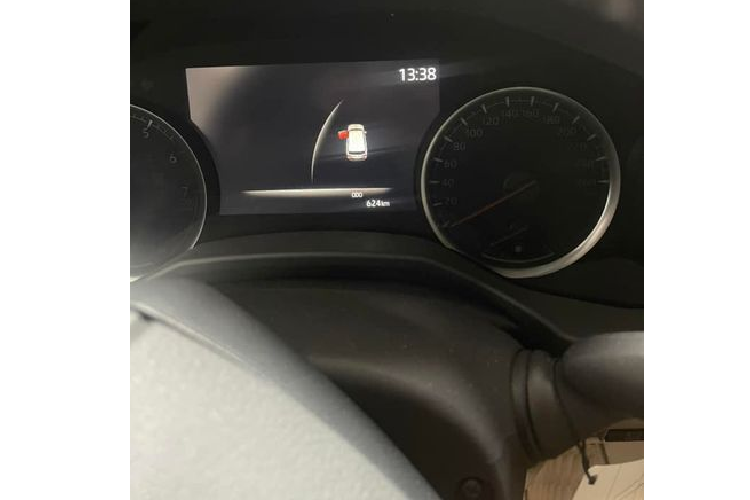 Đặc biệt, thế hệ mới của Toyota Land Cruiser chứng kiến sự ra đi của khối động cơ V8 cũ để chuyển sang động cơ xăng tăng áp kép V6 3.5L cho công suất 409 mã lực và mô-men xoắn 650 Nm, kết hợp hộp số tự động 10 cấp và hệ dẫn động 4 bánh.