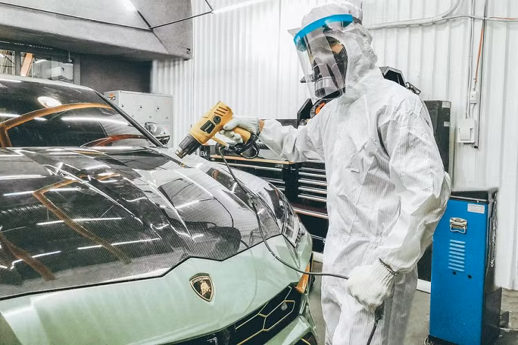 Hệ thống ống xả hàng hiệu này được thiết kế khá đặc biệt khi có thể giúp xe tăng thêm 17 mã lực và 21 Nm mô-men xoắn xo với nguyên bản. Ngoài ra, hãng Ryft cũng chỉ sản xuất đúng 18 bộ ống xả như vậy ra thế giới với giá đề nghị khoảng 7.200 USD (khoảng 168 triệu đồng).