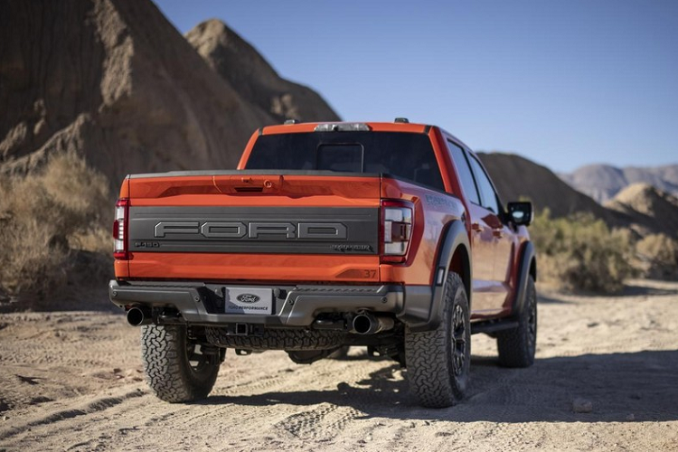 Dự kiến, xe sẽ chính thức được bày bán tại thị trường Mỹ vào mùa hè năm nay. Hiện giá xe Ford F-150 Raptor 2021 vẫn chưa được công bố.