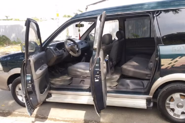 Sức mạnh được truyền xuống cầu sau (RWD), thông qua hộp số tay 5 cấp. Phiên bản Zace GL này cũng chính là phiên bản thông dụng và được chào bán rộng rãi nhất.